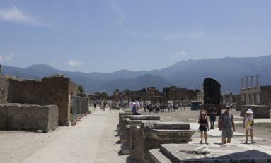 Rubare a Pompei porta sfiga, i ladri restituiscono pezzi di scavo