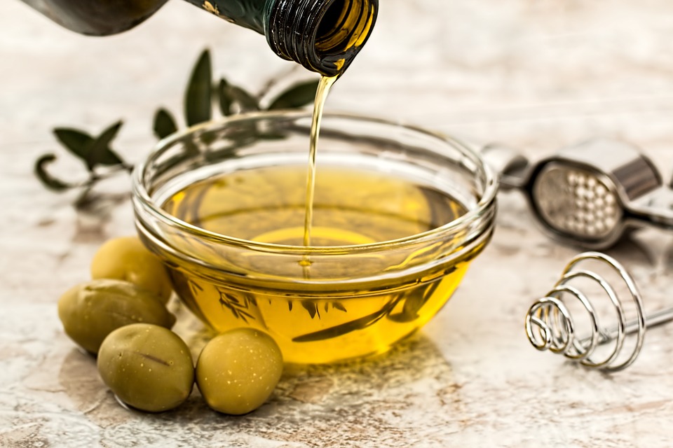 Basta olio d’oliva contraffatto, arriva il diffrattometro