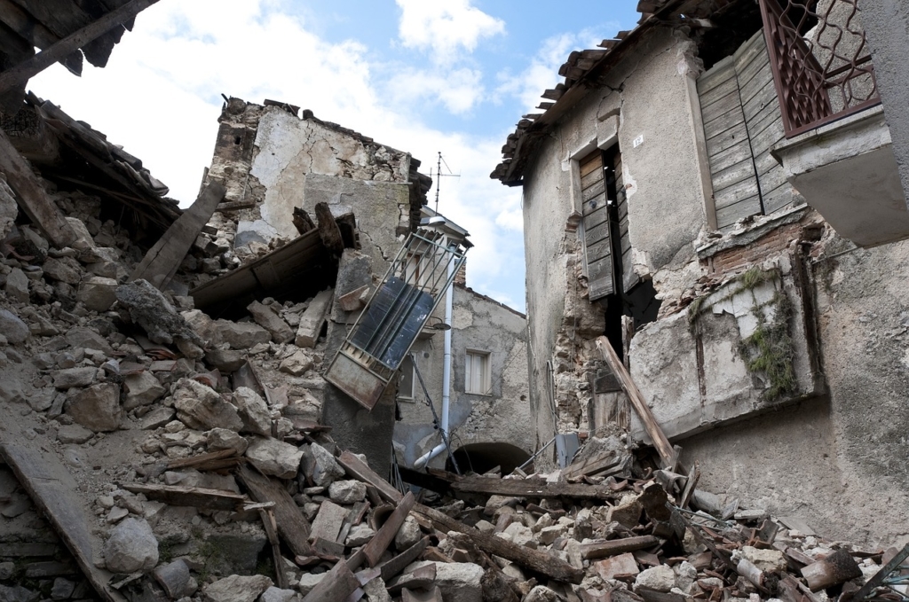 Terremoto, De Natale (Ingv): “Il sisma di oggi è figlio di quello de L’Aquila”
