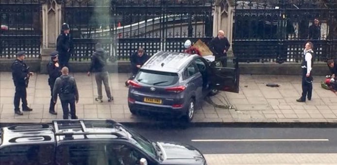 Londra, attacco al Parlamento: quattro vittime e decine feriti