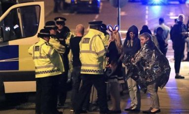 Terrorismo, a Manchester la strage dei teenager: attacco all'Arena durante concerto