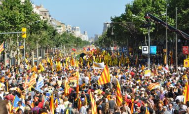 Catalogna, schiaffo di Puigdemont a Rajoy: ora è testa a testa con Ciudadanos