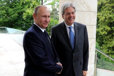 Gentiloni espelle diplomatici russi senza avere il "consenso" degli italiani
