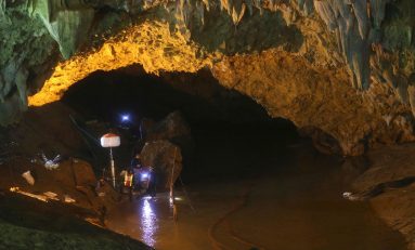 Thailandia, riprese operazioni salvataggio: fuori dalla grotta altri ragazzi