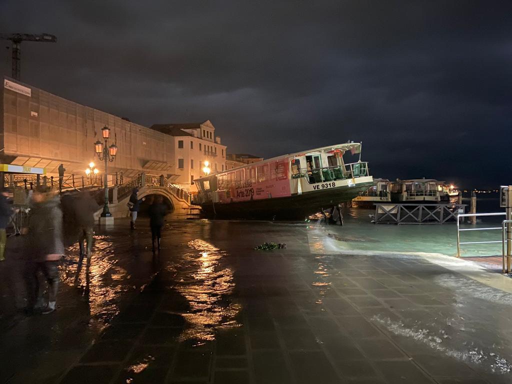 Acqua alta a Venezia: foto e video della Laguna