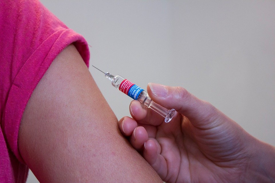 Vaccino adolescenti, studio Usa: “Effetti collaterali gravi sono rari”