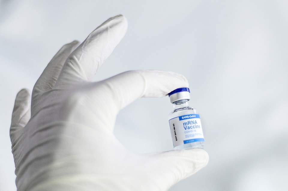 Vaccini anti-covid: terza dose Pfizer e Moderna, al via l’approvazione di EMA