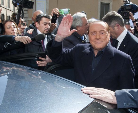 #QUIRINALE: Berlusconi barcolla ma non molla...e se la ride
