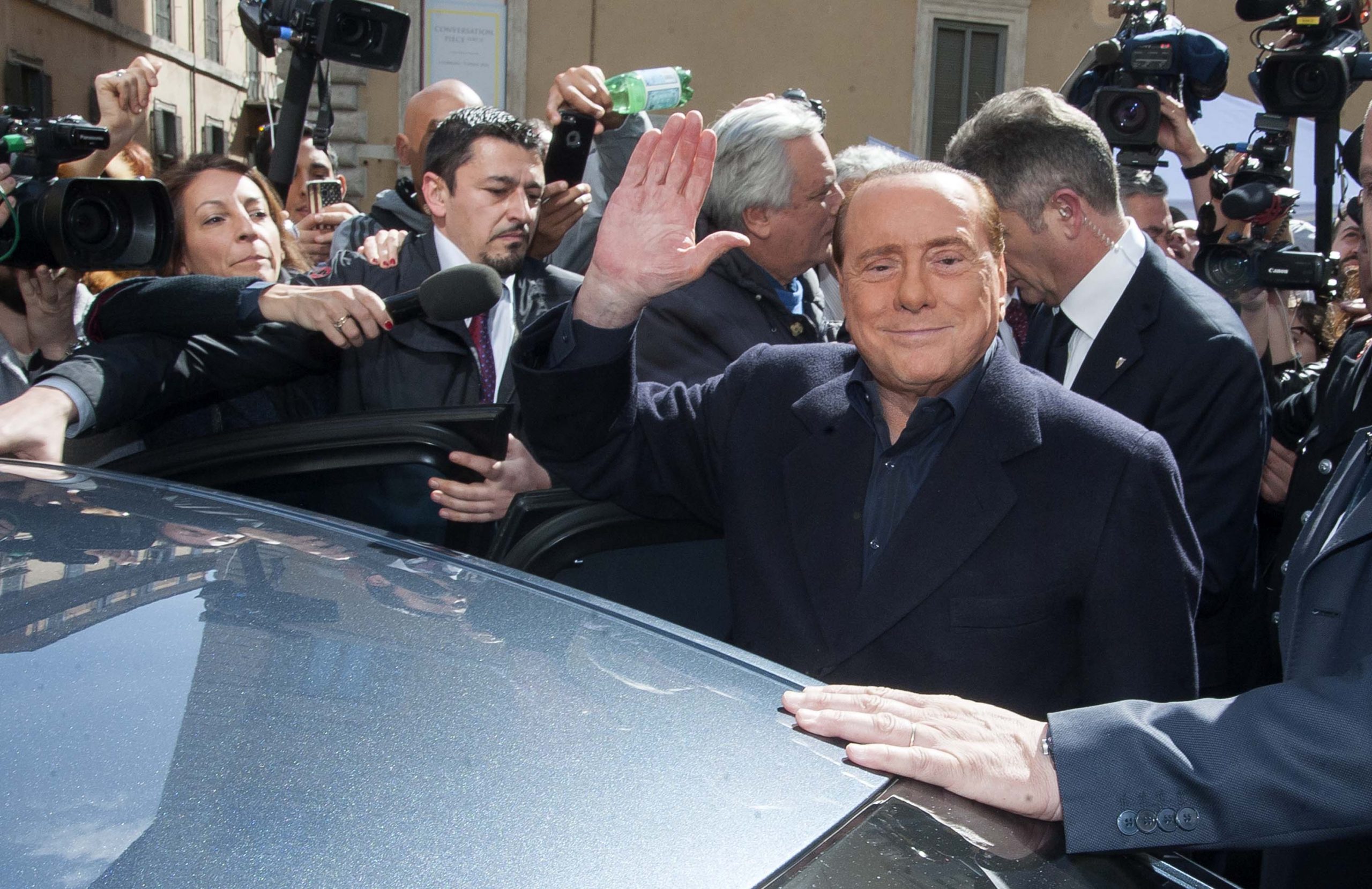 #QUIRINALE: Berlusconi barcolla ma non molla…e se la ride