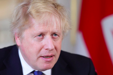 Boris Johnson spedisce in Ruanda i migranti illegali