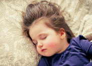 Bambini e melatonina: pericolosa soluzione per farli dormire