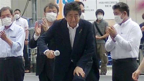 Shinzo Abe, when the escort fails