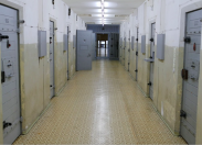 Napoli: garantiva i diritti ai detenuti, ma pare pure droga e cellulari